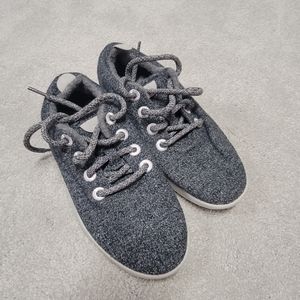 ALLBIRDS gray lace up sneakers 6